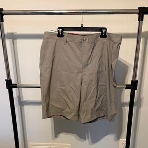 Chaps Men's Flat Front Shorts in Light Gray